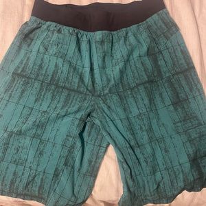 Lululemon men’s shorts great shape tons of life left 9in inseam
